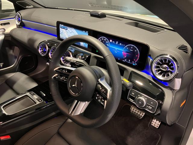ＣＬＡクラス シューティングブレーク ＣＬＡ２００ｄ　シューティングブレークＡＭＧラインＰ　認定中古車　オブシディアンブラック　ＡＭＧラインパッケージ　ＡＭＧエクスクルーシブパッケージ　コンフォートパッケージ　パノラミックスライディングルーフ　アンビエントライト　３６０°カメラシステム（14枚目）