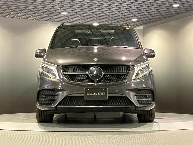 始めてお乗りになってもわかりやすいスイッチ類やコックピットも、人間工学を基に設計されており操作が扱いやすく工夫されております。