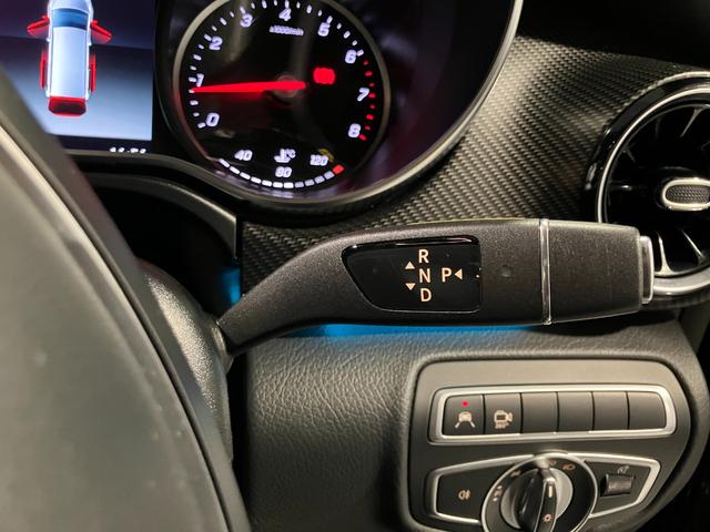 メルセデスベンツでは殆どが電子コラムシフトを採用しており、前進後退の切り替えをスムーズに行うことが出来ます。