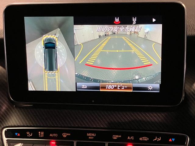 その先の安心を見守り続ける。楽しいドライブから万一の瞬間まであらゆるシーンを見守っているドライブレコーダー。純正ならではの性能と洗練さを備えた安心のパートナーです。