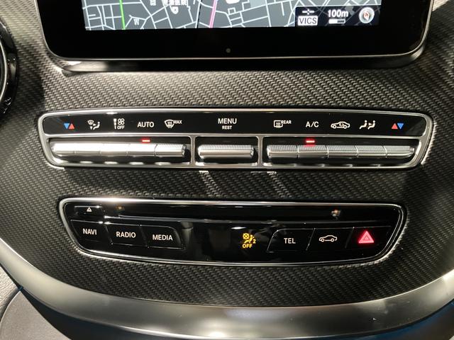 運転席・助手席で独立して温度設定が可能。室温や外気温の変化に応じて、設定に合わせた温度と風量を自動的に調整します。ブロアモーターの小型・軽量化によって、エネルギー効率も向上しています。