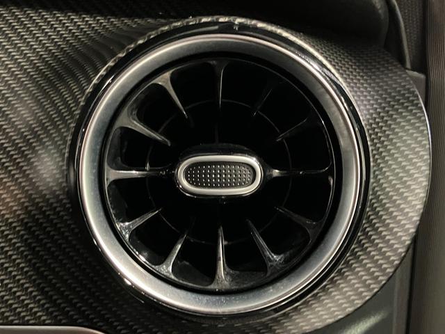 全体のデザインに馴染む吹き出し口は風量調節も可能、お好みの調整が可能。