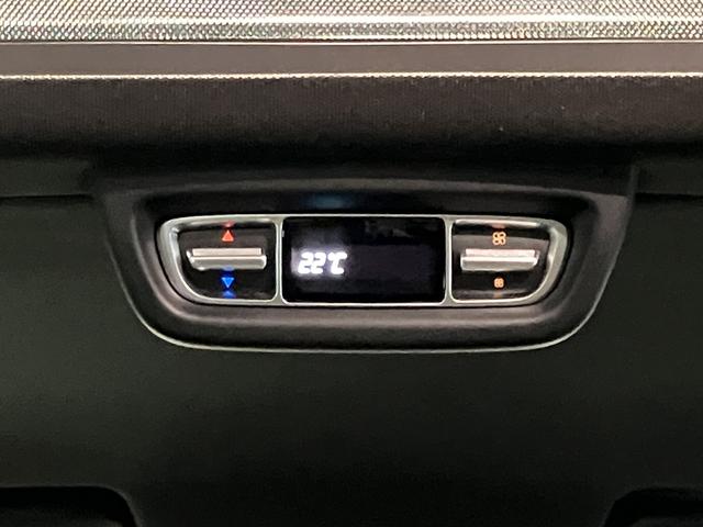 シンプルにまとめられたスイッチ類は、誰が乗ってもストレス無く操作が出来るようなデザインとなっております。