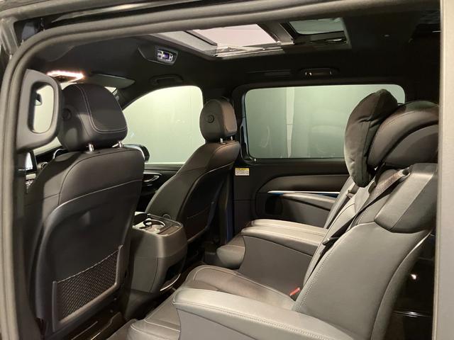 メルセデス・ベンツはドイツ本国シュツットガルト近郊でのメルセデス自車が関わった重大事故を、４０年以上に亘って調査しています。エアバッグやシートベルトテンショナーは、この調査の結果生み出されました。