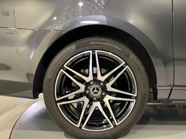 全ての席が主役席なのは、メルセデスならではの特徴です。快適なドライビングが、リラックスした車内空間を作りだします。