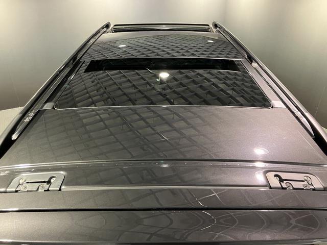 パノラミックルーフで明るい車内と開放感あるドライブをお楽しみいただけます。