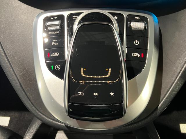 始めてお乗りになってもわかりやすいスイッチ類やコックピットも、人間工学を基に設計されており操作が扱いやすく工夫されております。