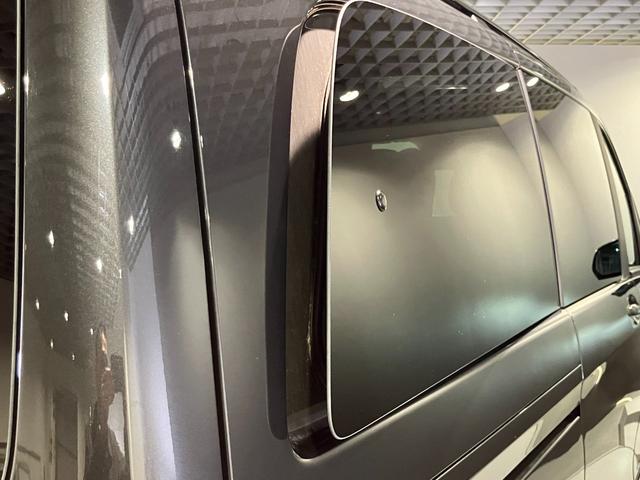 後席のプライバシーと快適性を高めるプライバシーガラス（リア３面）採用。後席への視線だけでなく、日差しを遮断するので、まぶしさや室温の上昇を抑えます。