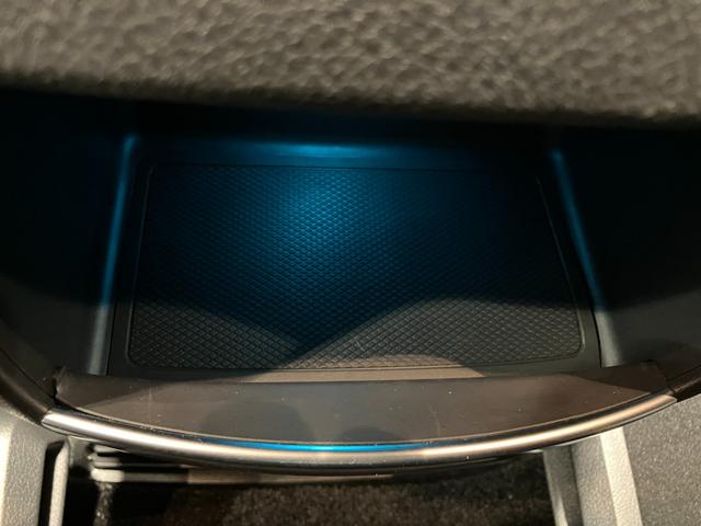 車内を彩るアンビエントライト。いつでもお好みの室内空間を演出してください。