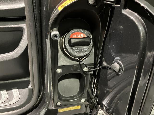 メルセデス・ベンツはドイツ本国シュツットガルト近郊でのメルセデス自車が関わった重大事故を、４０年以上に亘って調査しています。エアバッグやシートベルトテンショナーは、この調査の結果生み出されました。