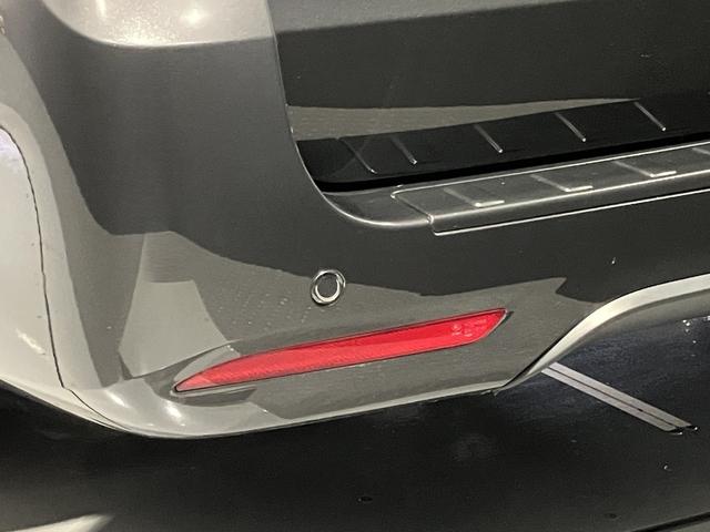 優れた構造設計に加えて、高張力鋼板、超高張力鋼板を多用。衝突エネルギーを効果的に吸収・分散する、極まて強固で安全性に優れるボディシェルを実現しています。