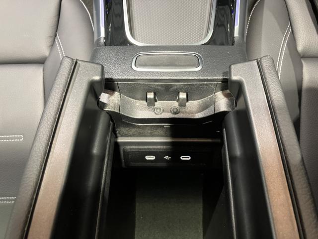 ＧＬＢ ＧＬＢ２００ｄ　４マチック　ＡＭＧラインパッケージ　認定中古車　コンフォートパッケージ　ＡＭＧレザーエクスクルーシブパッケージ　３６０度カメラシステム　アンビエントライト　メモリー付パワーシート　メタリックペイント　ハイテックシルバー（25枚目）