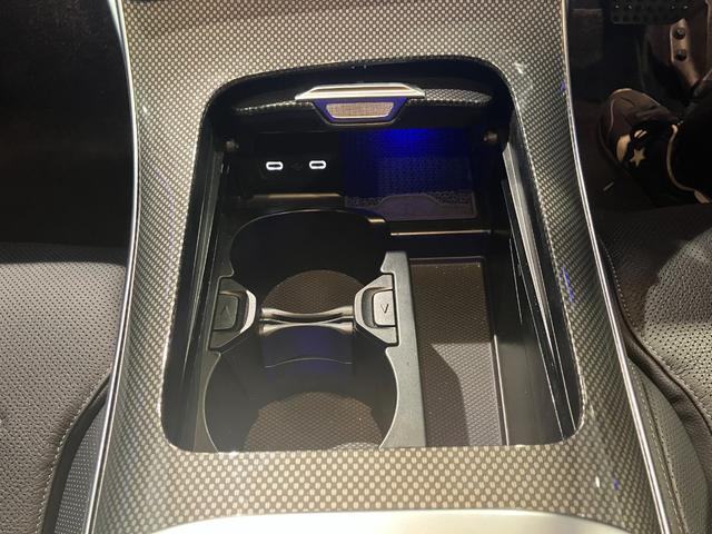 Ｃクラス Ｃ３５０ｅスポーツ　認定中古車　レーダーセーフティパッケージ　３６０°カメラシステム　アンビエントライト　パノラミックスライディングルーフ　ＡＭＧラインパッケージ　メタリックペイント　スペクトラルブルー（26枚目）