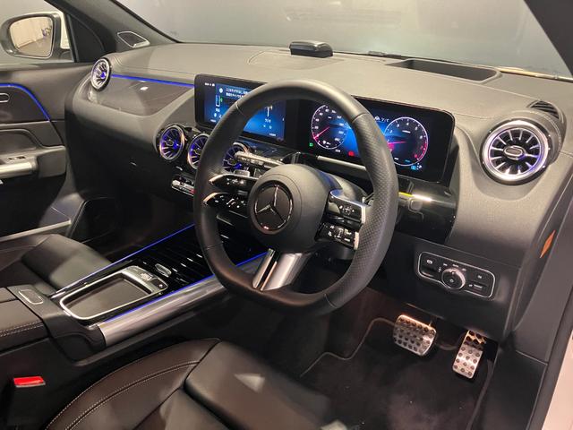 ＧＬＡクラス ＧＬＡ１８０　ＡＭＧレザーエクスクルーシブパッケージ　認定中古車　パノラミックスライディングルーフ　ＡＭＧラインパッケージ　３６０°カメラシステム　アドバンスドパッケージ　メモリー付パワーシート　シートヒーター　アンビエントライト　ＡＲナビゲーション（13枚目）