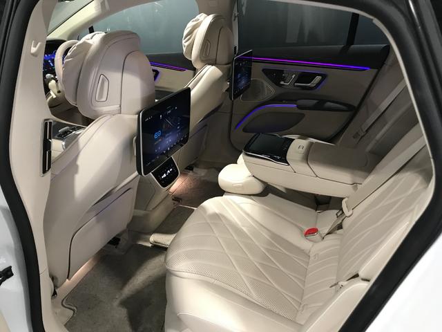 ＥＱＳ ＥＱＳ４５０＋　認定中古車　エクスクルーシブパッケージ　ベーシックパッケージ　パノラミックスライディングルーフ（30枚目）