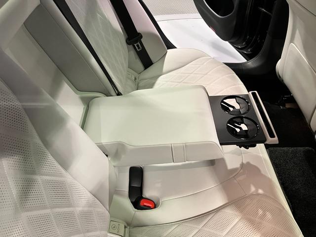 Eクラスステーションワゴン E200ステーションワゴンアバギャルドAMGラインP 認定中古車 デジタルインテリアパッケージ レザーエクスクルーシブパッケーシ アドバンスドパッケージ デジタルライト ヘッドアップディスプレイパノラミックスライディングルーフ グラファイトグレー(31枚目)