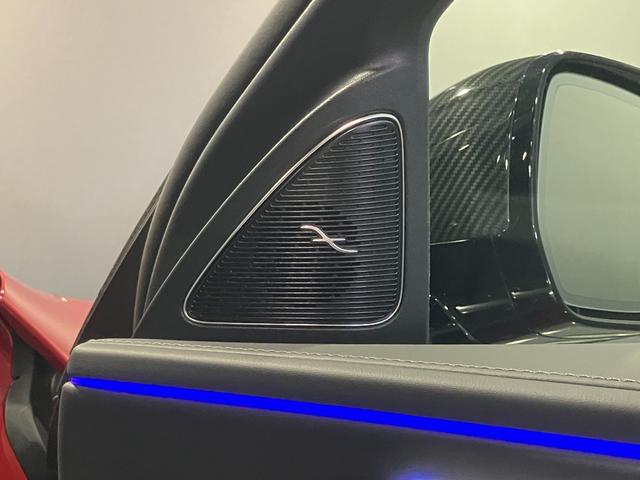 �_���E�����́A��������ɓK�����[���̐ݔ���������T�[�r�X�H��ɂ����āA�����Z�f�X�E�x���c�ɐ��ʂ����T�[�r�X�E�X�^�b�t�����O�Ɏ��{���Ă��܂��B