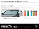 三井アウトレットパーク木更津内にございます。店内では、広い店内では、メルセデス・ベンツ・グッズ、チーズケーキ等の販売、屋外には、50台前後の車両展示スペースがございます。