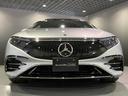 フロントグリル中央に大きく輝くスリーポインテッドスター。メルセデスベンツならではのステータスを強く感じる事ができます