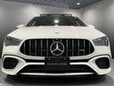 フロントグリル中央に大きく輝くスリーポインテッドスター。メルセデスベンツならではのステータスを強く感じる事ができます