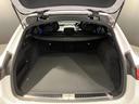 トランク容量は同一他社車両より広く、旅行やゴルフ等様々な場面で役立ちます。