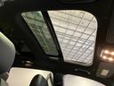 パノラミックルーフで明るい車内と開放感あるドライブをお楽しみいただけます。