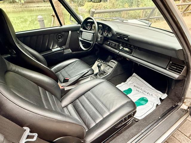 911 911カレラ2 5MT ミツワ ディーラー車 ツェルマットシルバーメタリック 本革 16インチ ビルシュタインショック RSクラッチ 本革電動シート ETC(47枚目)