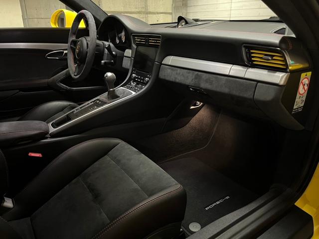 911 911GT3 スポーツクロノパッケージ Fリフター レザーインテリア 走行9千Km LEDブラックヘッドライト PDLS ガーズレッドシートベルト レッドステッチ レーダードライブレコーダー レーダー(4枚目)