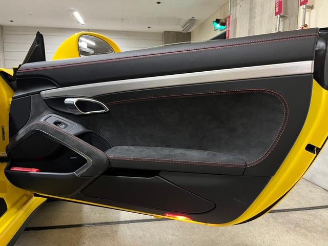 911 911GT3 スポーツクロノパッケージ Fリフター レザーインテリア 走行9千Km LEDブラックヘッドライト PDLS ガーズレッドシートベルト レッドステッチ レーダードライブレコーダー レーダー(12枚目)