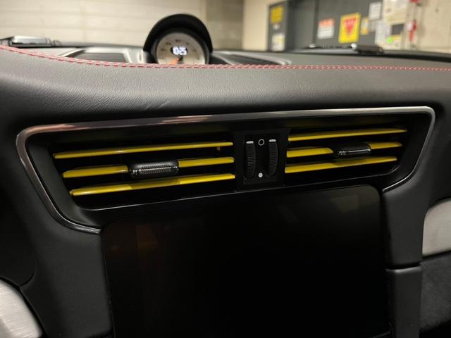 911 911GT3 スポーツクロノパッケージ Fリフター レザーインテリア 走行9千Km LEDブラックヘッドライト PDLS ガーズレッドシートベルト レッドステッチ レーダードライブレコーダー レーダー(14枚目)