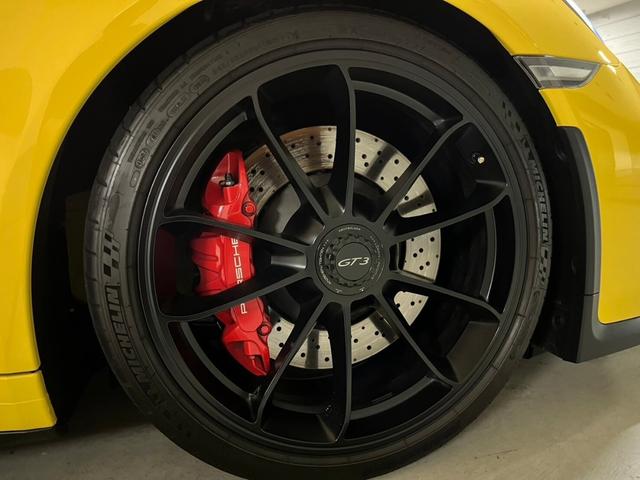 911 911GT3 スポーツクロノパッケージ Fリフター レザーインテリア 走行9千Km LEDブラックヘッドライト PDLS ガーズレッドシートベルト レッドステッチ レーダードライブレコーダー レーダー(24枚目)