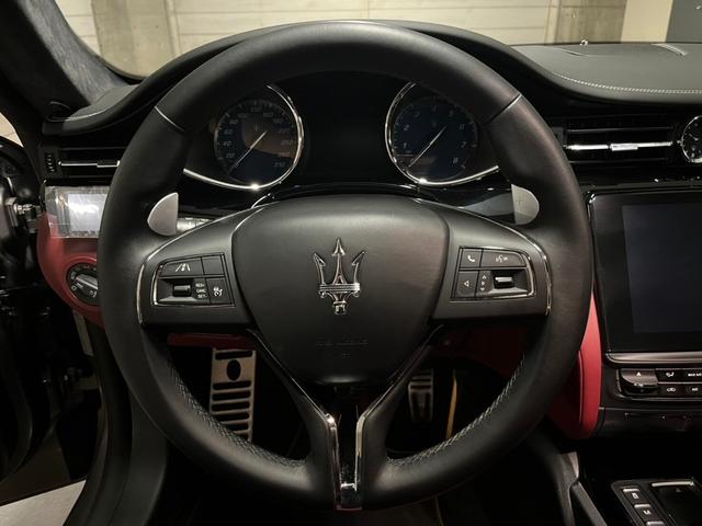 クアトロポルテ グランルッソ　ゼニアインテリア　後期モデル　オプションエクステリアカラー：グリジオ　ゼニアエディションインテリアドライバーアシスタンスＰＫＧ　・アダプティブクルーズコントロール　・サラウンドビューカメラ（5枚目）