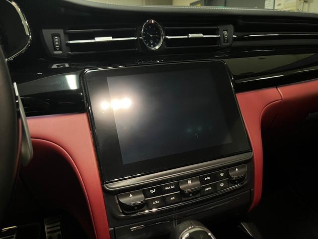 クアトロポルテ グランルッソ　ゼニアインテリア　後期モデル　オプションエクステリアカラー：グリジオ　ゼニアエディションインテリアドライバーアシスタンスＰＫＧ　・アダプティブクルーズコントロール　・サラウンドビューカメラ（7枚目）