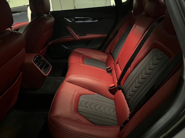 クアトロポルテ グランルッソ　ゼニアインテリア　後期モデル　オプションエクステリアカラー：グリジオ　ゼニアエディションインテリアドライバーアシスタンスＰＫＧ　・アダプティブクルーズコントロール　・サラウンドビューカメラ（10枚目）