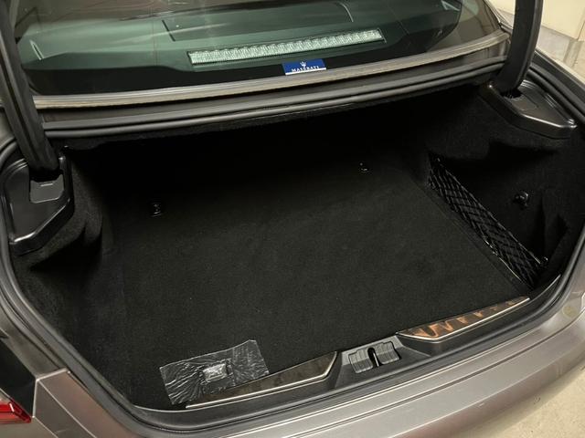 クアトロポルテ グランルッソ　ゼニアインテリア　後期モデル　オプションエクステリアカラー：グリジオ　ゼニアエディションインテリアドライバーアシスタンスＰＫＧ　・アダプティブクルーズコントロール　・サラウンドビューカメラ（14枚目）