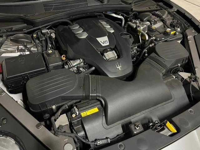 クアトロポルテ グランルッソ　ゼニアインテリア　後期モデル　オプションエクステリアカラー：グリジオ　ゼニアエディションインテリアドライバーアシスタンスＰＫＧ　・アダプティブクルーズコントロール　・サラウンドビューカメラ（15枚目）