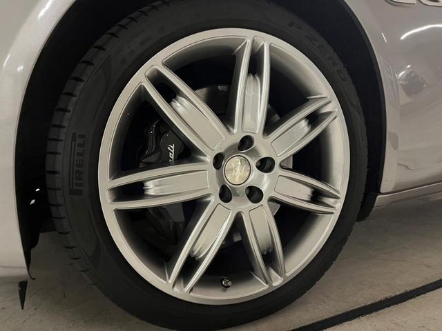 クアトロポルテ グランルッソ　ゼニアインテリア　後期モデル　オプションエクステリアカラー：グリジオ　ゼニアエディションインテリアドライバーアシスタンスＰＫＧ　・アダプティブクルーズコントロール　・サラウンドビューカメラ（16枚目）