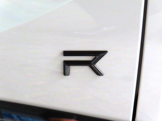 エレトレ Ｒ　カイムグレー／ジャスパーインテリア　コンフォートシートパック　インテリジェントガラスルーフ　ダイナミックハンドリングパック　２３インチマルチスポークグロスブラックホイール　ブラックキャリパー（52枚目）
