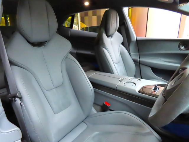 エメヤ Ｒ　ファイアグローオレンジ／マグネタイトインテリア　エグゼクティブシートパック（４人乗り）２２インチホイール　カーボンパック　ドアミラーサイドカメラ（5枚目）