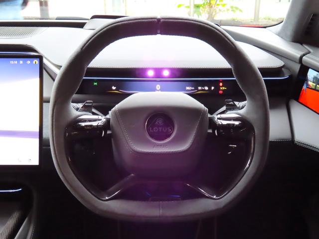 エメヤ Ｒ　ファイアグローオレンジ／マグネタイトインテリア　エグゼクティブシートパック（４人乗り）２２インチホイール　カーボンパック　ドアミラーサイドカメラ（7枚目）