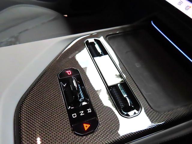 エメヤ Ｒ　ファイアグローオレンジ／マグネタイトインテリア　エグゼクティブシートパック（４人乗り）２２インチホイール　カーボンパック　ドアミラーサイドカメラ（13枚目）