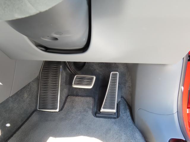 エメヤ Ｒ　ファイアグローオレンジ／マグネタイトインテリア　エグゼクティブシートパック（４人乗り）２２インチホイール　カーボンパック　ドアミラーサイドカメラ（22枚目）