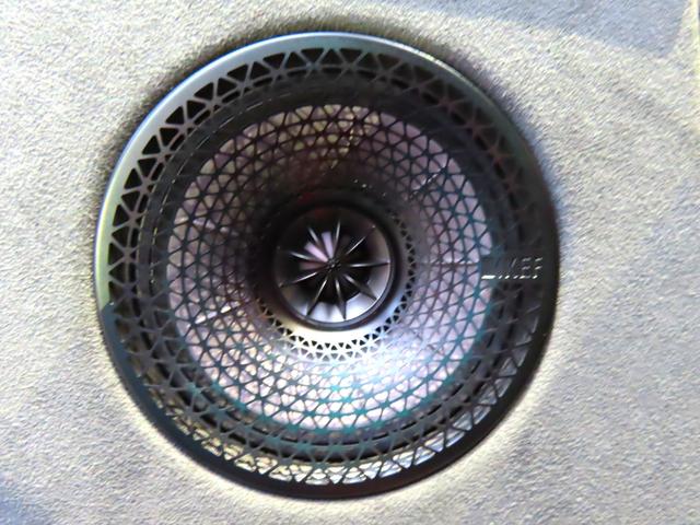 エメヤ Ｒ　ファイアグローオレンジ／マグネタイトインテリア　エグゼクティブシートパック（４人乗り）２２インチホイール　カーボンパック　ドアミラーサイドカメラ（23枚目）