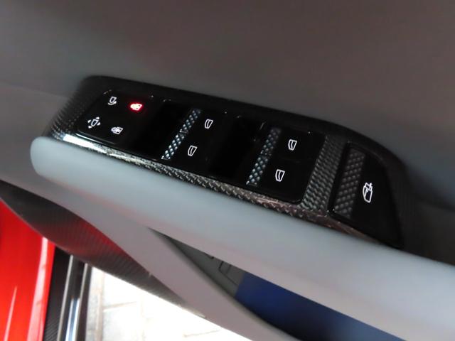 エメヤ Ｒ　ファイアグローオレンジ／マグネタイトインテリア　エグゼクティブシートパック（４人乗り）２２インチホイール　カーボンパック　ドアミラーサイドカメラ（24枚目）