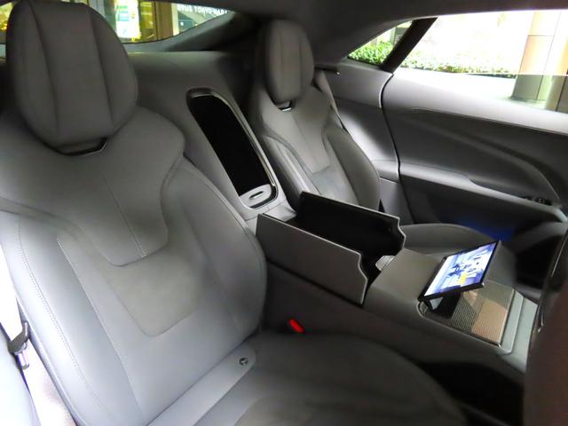 エメヤ Ｒ　ファイアグローオレンジ／マグネタイトインテリア　エグゼクティブシートパック（４人乗り）２２インチホイール　カーボンパック　ドアミラーサイドカメラ（27枚目）