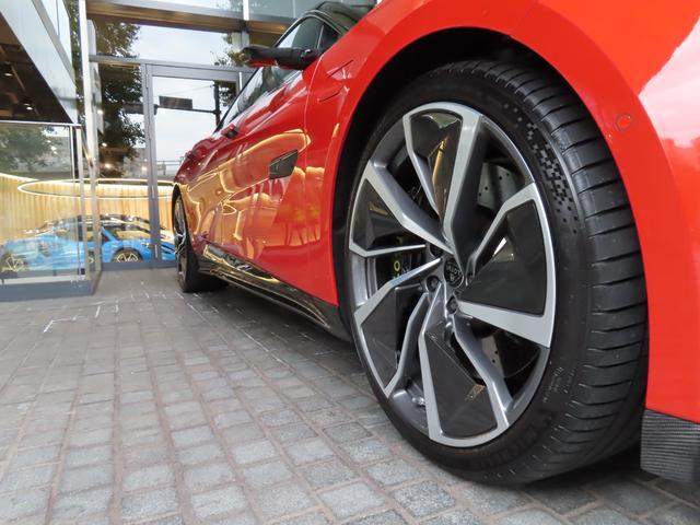 エメヤ Ｒ　ファイアグローオレンジ／マグネタイトインテリア　エグゼクティブシートパック（４人乗り）２２インチホイール　カーボンパック　ドアミラーサイドカメラ（40枚目）