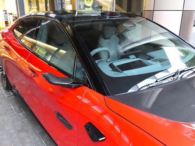 エメヤ Ｒ　ファイアグローオレンジ／マグネタイトインテリア　エグゼクティブシートパック（４人乗り）２２インチホイール　カーボンパック　ドアミラーサイドカメラ（44枚目）