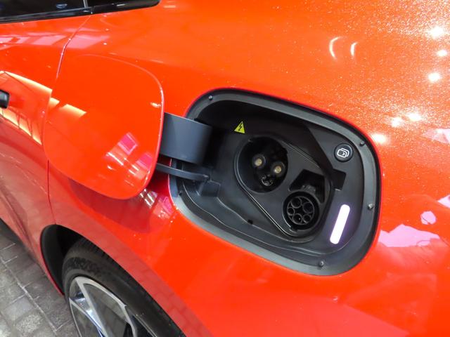 エメヤ Ｒ　ファイアグローオレンジ／マグネタイトインテリア　エグゼクティブシートパック（４人乗り）２２インチホイール　カーボンパック　ドアミラーサイドカメラ（52枚目）