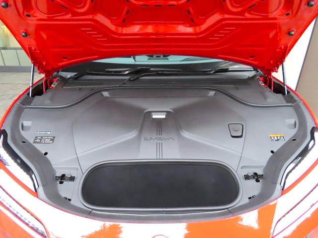 エメヤ Ｒ　ファイアグローオレンジ／マグネタイトインテリア　エグゼクティブシートパック（４人乗り）２２インチホイール　カーボンパック　ドアミラーサイドカメラ（56枚目）