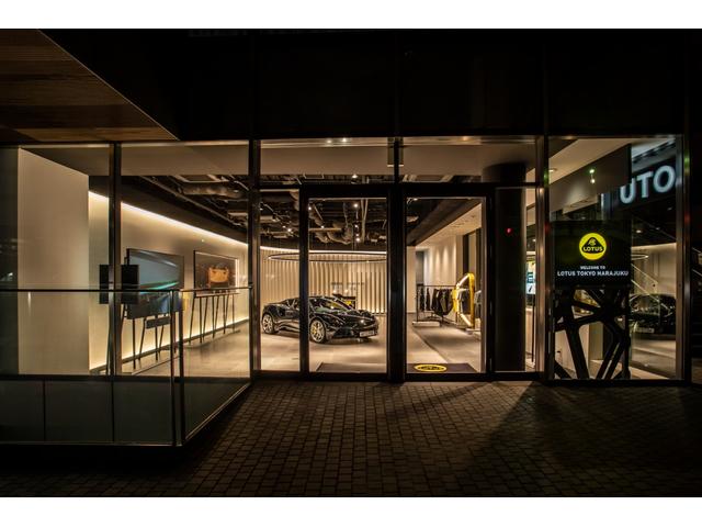 エメヤ Ｒ　ファイアグローオレンジ／マグネタイトインテリア　エグゼクティブシートパック（４人乗り）２２インチホイール　カーボンパック　ドアミラーサイドカメラ（63枚目）